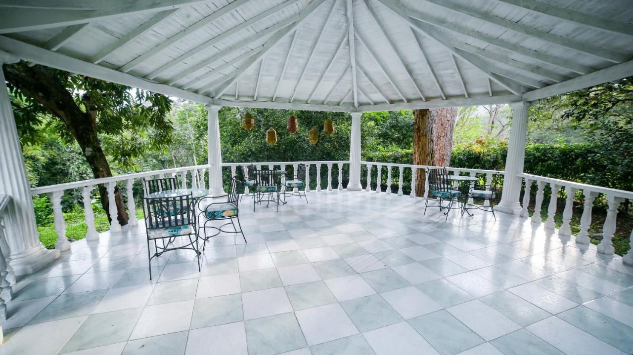 Hotel Porton De Occidente By Bernalo
