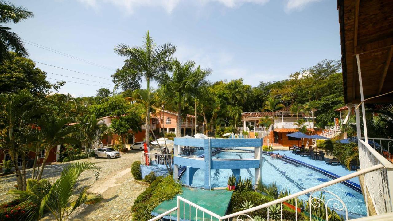Porton De Occidente By Bernalo 3*