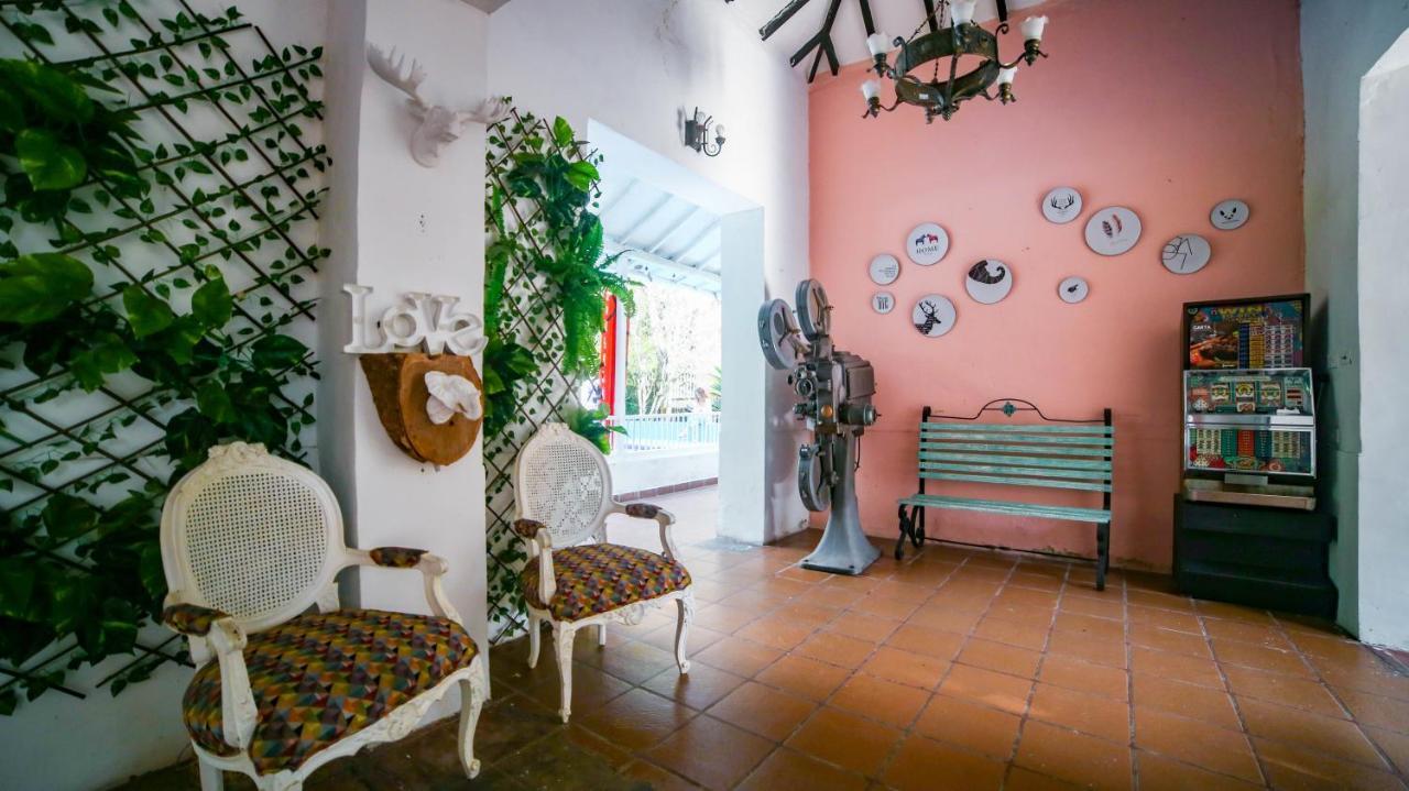 Hotel Porton De Occidente By Bernalo